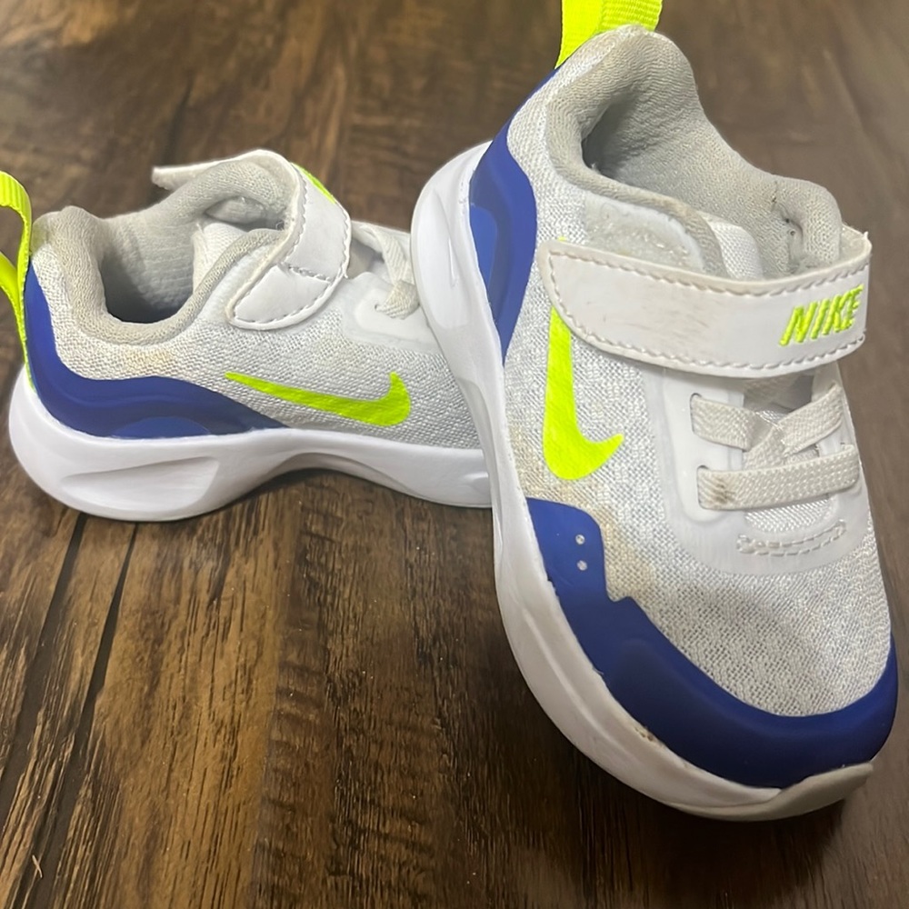 Baby Nike Velcro strap shoe